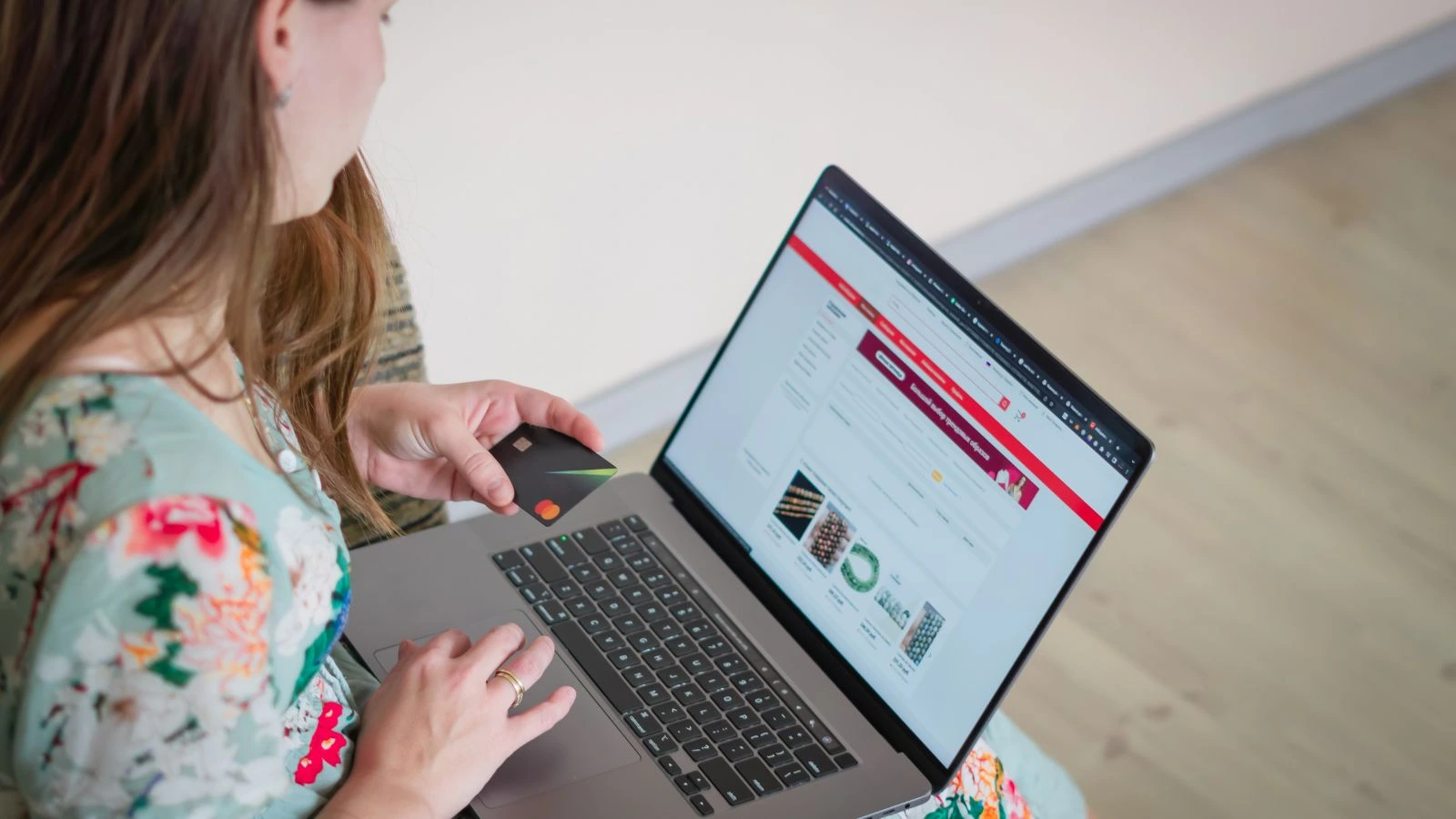 Online Form Creator vs. Chatbots: Which One Converts Better in 2025?